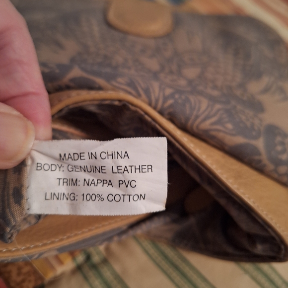 Tignanello Tan Leather Crossbody Bag Magnetic Closure Outside Zip Pocket. - Picture 4 of 6